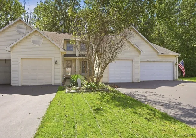 Photo 3 of Single family home for sale at 4241 Anguilla Dr, Liverpool, NY 13090 | MLS# S1713688 | Listing updated on 2026-09-12