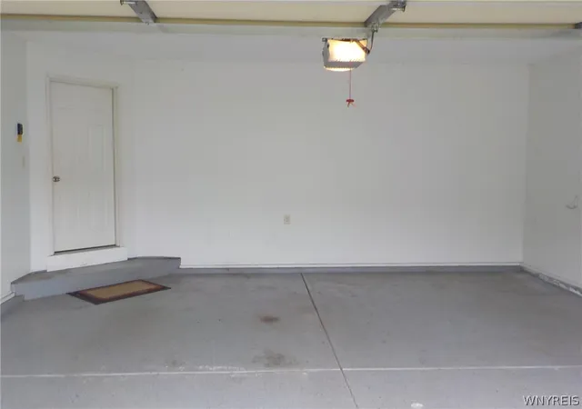 Photo 4 of Single family home for sale at 12 Rushford Holw Dr, Buffalo, NY 14227 | MLS# B1714285 | Listing updated on 2026-09-13