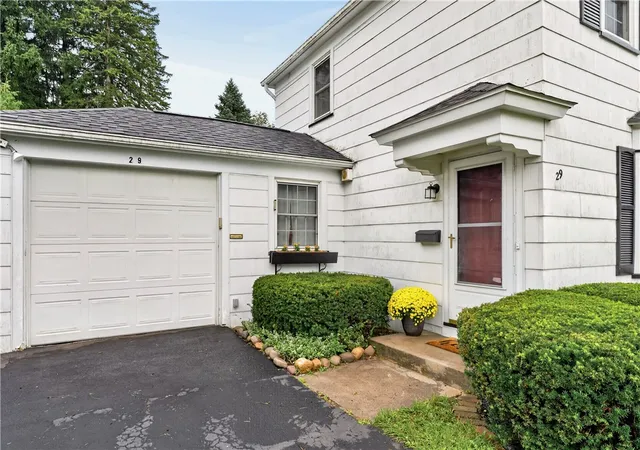 Photo 3 of Single family home for sale at 29 Brooklea Dr, Rochester, NY 14624 | MLS# R1712102 | Listing updated on 2026-09-13