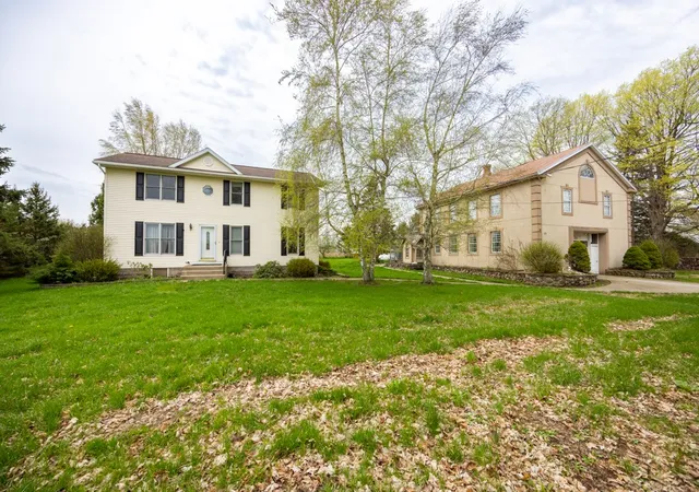 Photo 2 of Single family home for sale at 281 Dewey St, Churchville, NY 14428 | MLS# R1714444 | Listing updated on 2026-09-14