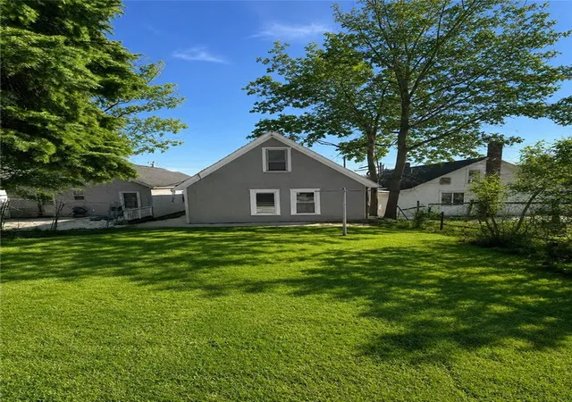 Photo 2 of Single family home for sale at 1421 Burnet Ave, Syracuse, NY 13206 | MLS# R1714450 | Listing updated on 2026-09-14