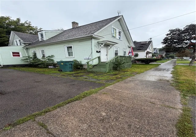 Photo 2 of Single family home for sale at 861 Smith St, Rochester, NY 14606 | MLS# R1714002 | Listing updated on 2026-09-14