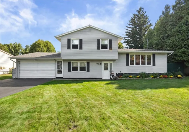 Photo 1 of Single family home for sale at 125 Kennedy Cir, Rochester, NY 14609 | MLS# R1714278 | Listing updated on 2026-09-14