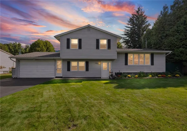 Photo 2 of Single family home for sale at 125 Kennedy Cir, Rochester, NY 14609 | MLS# R1714278 | Listing updated on 2026-09-14