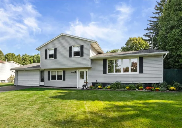 Photo 3 of Single family home for sale at 125 Kennedy Cir, Rochester, NY 14609 | MLS# R1714278 | Listing updated on 2026-09-14