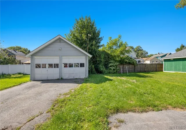 Photo 3 of Single family home for sale at 216 79th Street, Niagara Falls, NY 14304 | MLS# B1714538 | Listing updated on 2026-09-14