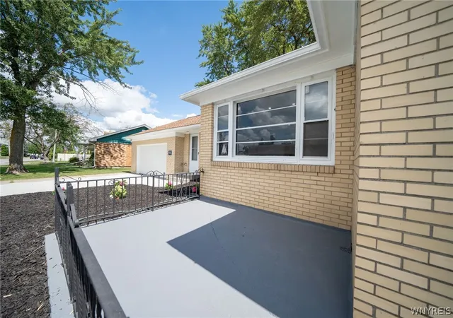 Photo 3 of Single family home for sale at 577 Delaware St, Tonawanda, NY 14150 | MLS# B1714569 | Listing updated on 2026-09-14