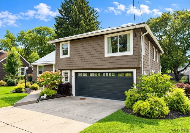 Photo 3 of Single family home for sale at 29 Parkside Ave, Hamburg, NY 14075 | MLS# B1713851 | Listing updated on 2026-09-14