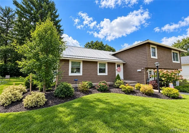 Photo 3 of Single family home for sale at 29 Parkside Ave, Hamburg, NY 14075 | MLS# B1713851 | Listing updated on 2026-09-14