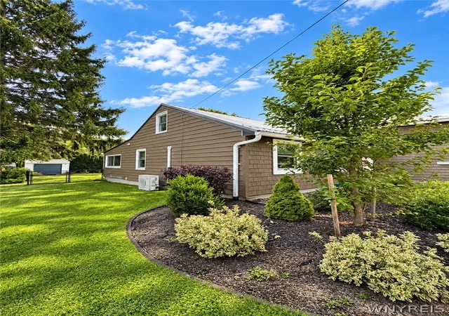 Photo 4 of Single family home for sale at 29 Parkside Ave, Hamburg, NY 14075 | MLS# B1713851 | Listing updated on 2026-09-14