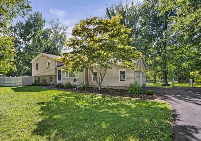 Photo 3 of Single family home for sale at 18 Burton St, Clyde, NY 14433 | MLS# R1713472 | Listing updated on 2026-09-14