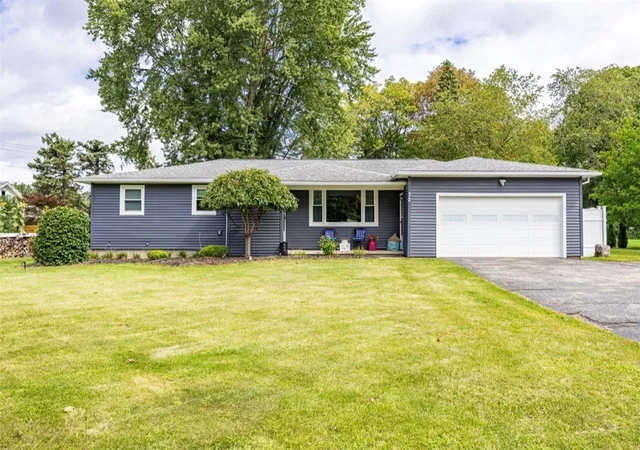 Photo 3 of Single family home for sale at 32 Kaywood Dr, Rochester, NY 14626 | MLS# R1713952 | Listing updated on 2026-09-14