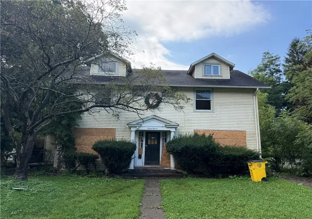 Photo 1 of Single family home for sale at 711 W Clinton St, Elmira, NY 14905 | MLS# R1710447 | Listing updated on 2026-09-14
