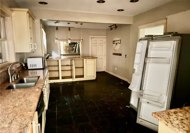 Photo 3 of Single family home for sale at 711 W Clinton St, Elmira, NY 14905 | MLS# R1710447 | Listing updated on 2026-09-14