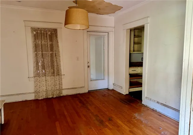 Photo 4 of Single family home for sale at 711 W Clinton St, Elmira, NY 14905 | MLS# R1710447 | Listing updated on 2026-09-14