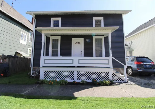 Photo 1 of Single family home for sale at 303 West Ave, Medina, NY 14103 | MLS# B1713370 | Listing updated on 2026-09-14