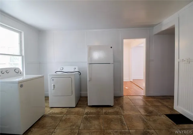 Photo 3 of Single family home for sale at 303 West Ave, Medina, NY 14103 | MLS# B1713370 | Listing updated on 2026-09-14
