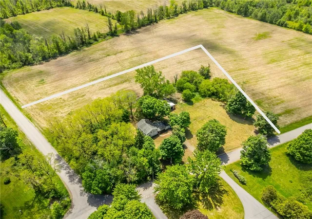 Photo 3 of Single family home for sale at 17156 Ladue Rd, Holley, NY 14470 | MLS# R1714673 | Listing updated on 2026-09-15