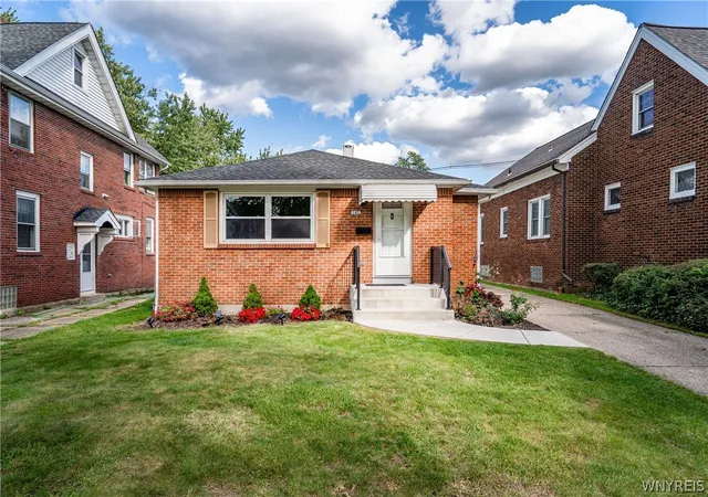 Photo 2 of Single family home for sale at 143 Capen Blvd, Buffalo, NY 14226 | MLS# B1714165 | Listing updated on 2026-09-14
