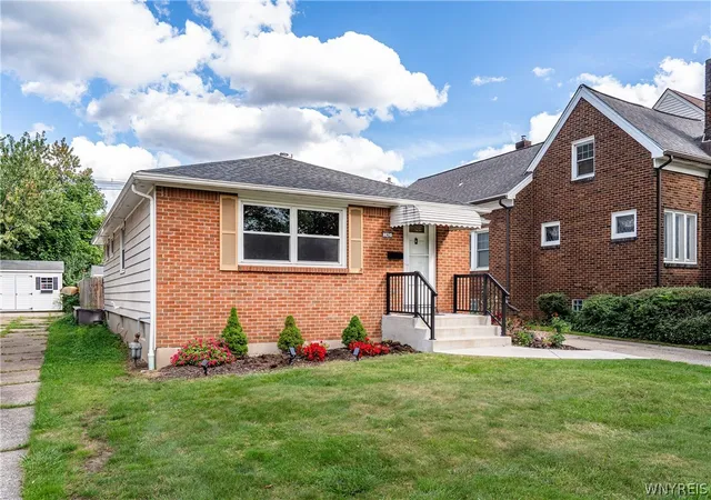 Photo 3 of Single family home for sale at 143 Capen Blvd, Buffalo, NY 14226 | MLS# B1714165 | Listing updated on 2026-09-14