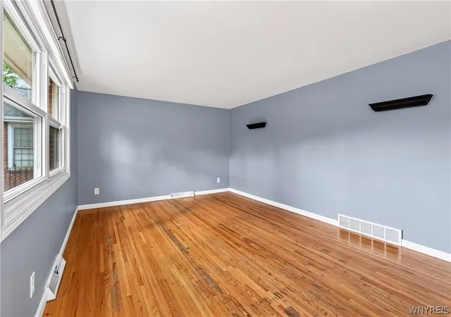 Photo 4 of Single family home for sale at 143 Capen Blvd, Buffalo, NY 14226 | MLS# B1714165 | Listing updated on 2026-09-14