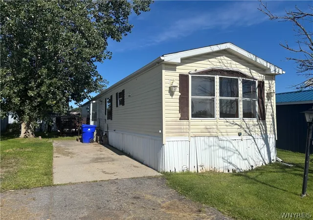 Manufactured home for sale at 1256 Ridgewood Dr, Lockport, NY 14094 | MLS# B1714602