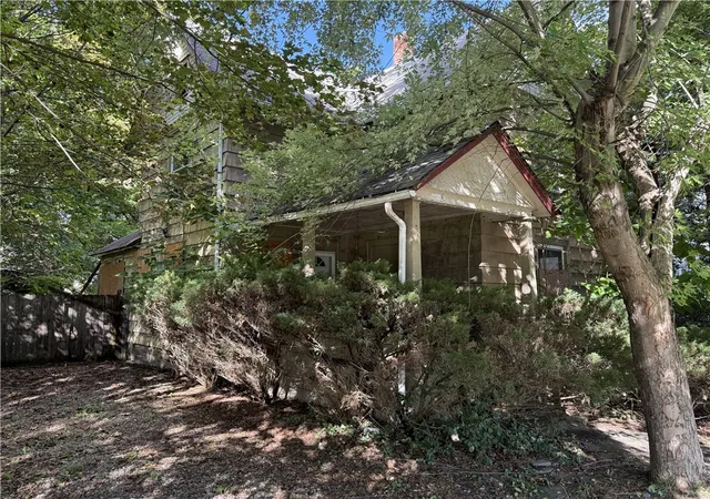 Photo 1 of Single family home for sale at 406 Jefferson St, Elmira, NY 14904 | MLS# R1714692 | Listing updated on 2026-09-14