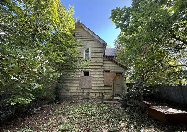 Photo 4 of Single family home for sale at 406 Jefferson St, Elmira, NY 14904 | MLS# R1714692 | Listing updated on 2026-09-14