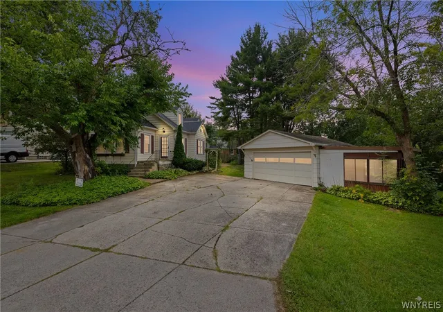 Photo 2 of Single family home for sale at 2633 Greenfield Ave, Hamburg, NY 14075 | MLS# B1714677 | Listing updated on 2026-09-14