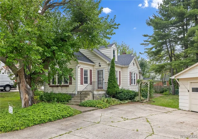 Photo 3 of Single family home for sale at 2633 Greenfield Ave, Hamburg, NY 14075 | MLS# B1714677 | Listing updated on 2026-09-14