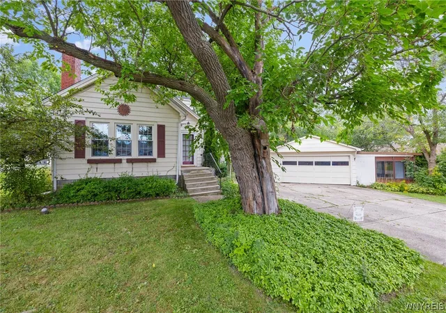 Photo 3 of Single family home for sale at 2633 Greenfield Ave, Hamburg, NY 14075 | MLS# B1714677 | Listing updated on 2026-09-14