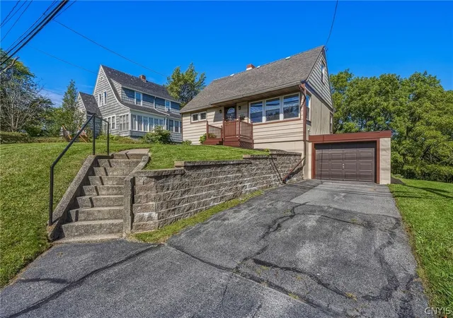 Photo 2 of Single family home for sale at 4753 W Seneca Dr, Syracuse, NY 13215 | MLS# S1713063 | Listing updated on 2026-09-15
