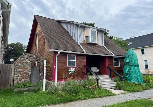 Photo 1 of Single family home for sale at 35 Braddock St, Rochester, NY 14612 | MLS# R1713765 | Listing updated on 2026-09-15