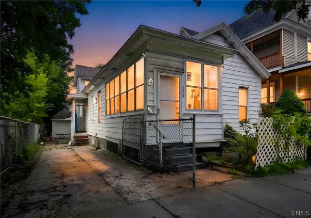 Photo 3 of Multi family home for sale at 1317 Butternut St, Syracuse, NY 13208 | MLS# S1714295 | Listing updated on 2026-09-15