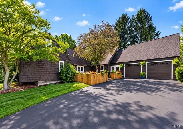 Photo 2 of Single family home for sale at 6070 Hiller Dr, Cicero, NY 13039 | MLS# S1714069 | Listing updated on 2026-09-16
