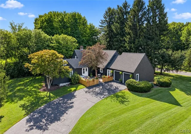 Photo 3 of Single family home for sale at 6070 Hiller Dr, Cicero, NY 13039 | MLS# S1714069 | Listing updated on 2026-09-16