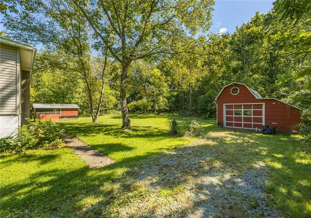 Photo 3 of Single family home for sale at 184 Berg Rd, Ontario, NY 14519 | MLS# R1714805 | Listing updated on 2026-09-15