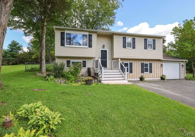 Photo 2 of Single family home for sale at 4636 Goldrush Dr, Marcellus, NY 13108 | MLS# S1714051 | Listing updated on 2026-09-15