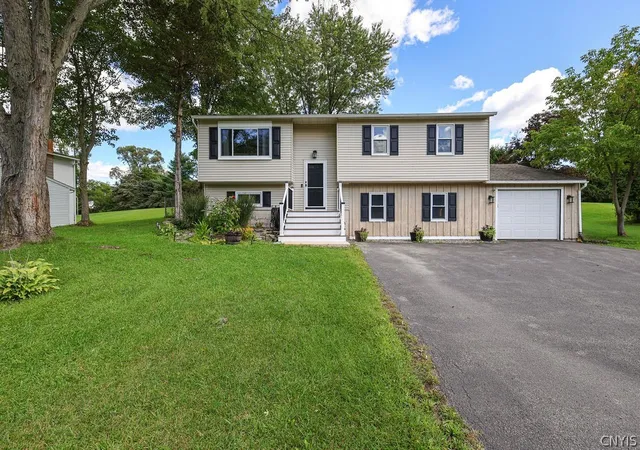 Photo 3 of Single family home for sale at 4636 Goldrush Dr, Marcellus, NY 13108 | MLS# S1714051 | Listing updated on 2026-09-15