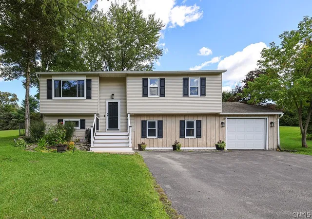 Photo 4 of Single family home for sale at 4636 Goldrush Dr, Marcellus, NY 13108 | MLS# S1714051 | Listing updated on 2026-09-15