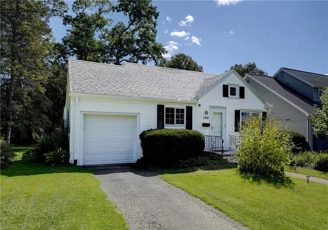 Photo 1 of Single family home for sale at 100 Meadowbrook Rd, Rochester, NY 14620 | MLS# R1713720 | Listing updated on 2026-09-16