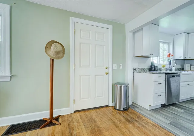 Photo 3 of Single family home for sale at 100 Meadowbrook Rd, Rochester, NY 14620 | MLS# R1713720 | Listing updated on 2026-09-16