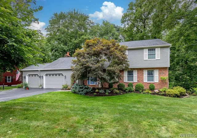 Single family home for sale at 25 Timberlake Dr, Orchard Park, NY 14127 | MLS# B1711552