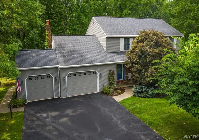 Photo 2 of Single family home for sale at 25 Timberlake Dr, Orchard Park, NY 14127 | MLS# B1711552 | Listing updated on 2026-09-15