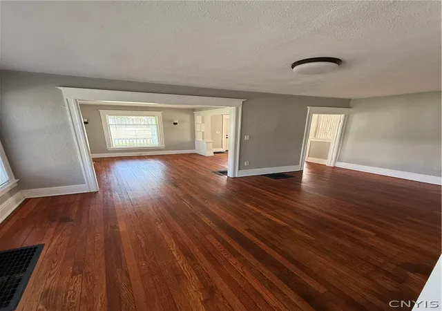 Photo 4 of Single family home for sale at 69 Lake Ave, Auburn, NY 13021 | MLS# S1715006 | Listing updated on 2026-09-15