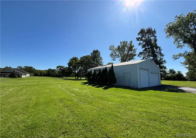 Photo 3 of Single family home for sale at 6603 S Transit Rd, Lockport, NY 14094 | MLS# B1714266 | Listing updated on 2026-09-15