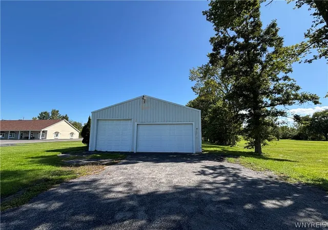 Photo 4 of Single family home for sale at 6603 S Transit Rd, Lockport, NY 14094 | MLS# B1714266 | Listing updated on 2026-09-15