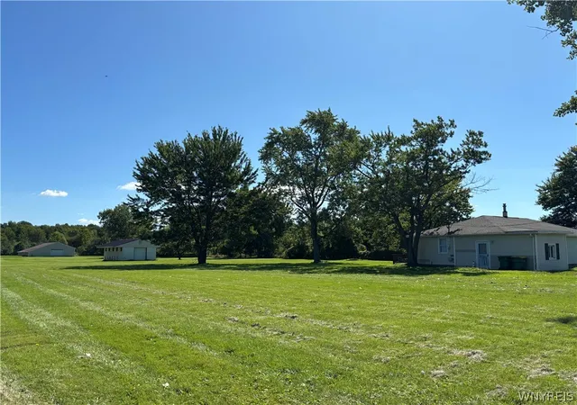 Photo 3 of Single family home for sale at 6615 S Transit Rd, Lockport, NY 14094 | MLS# B1714255 | Listing updated on 2026-09-15