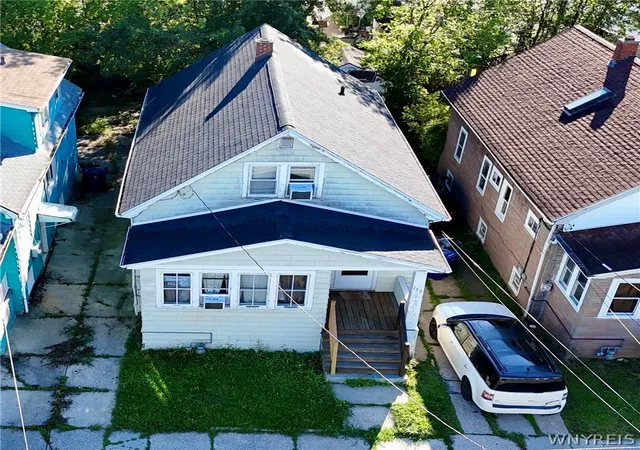 Photo 3 of Single family home for sale at 133 Newburgh Ave, Buffalo, NY 14211 | MLS# B1713560 | Listing updated on 2026-09-15