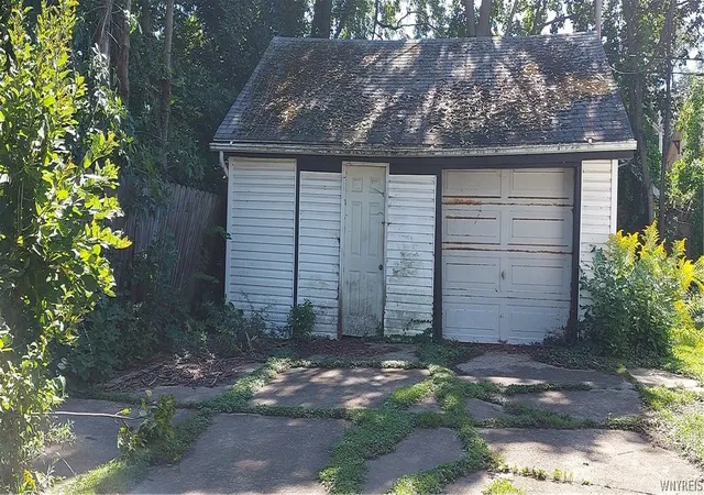 Photo 3 of Single family home for sale at 85 Amber St, Buffalo, NY 14220 | MLS# B1714010 | Listing updated on 2026-09-15